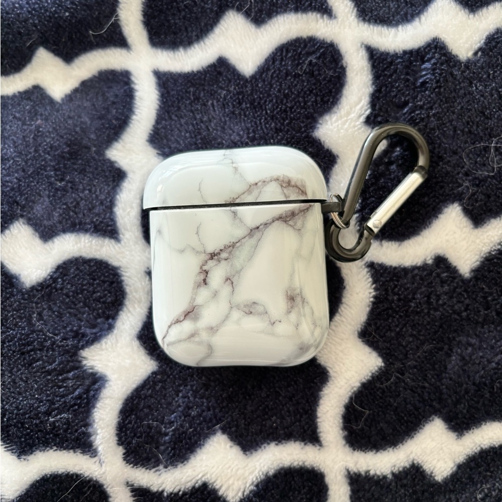 Protective hard case cover for AirPods 2nd generation. Marble design.